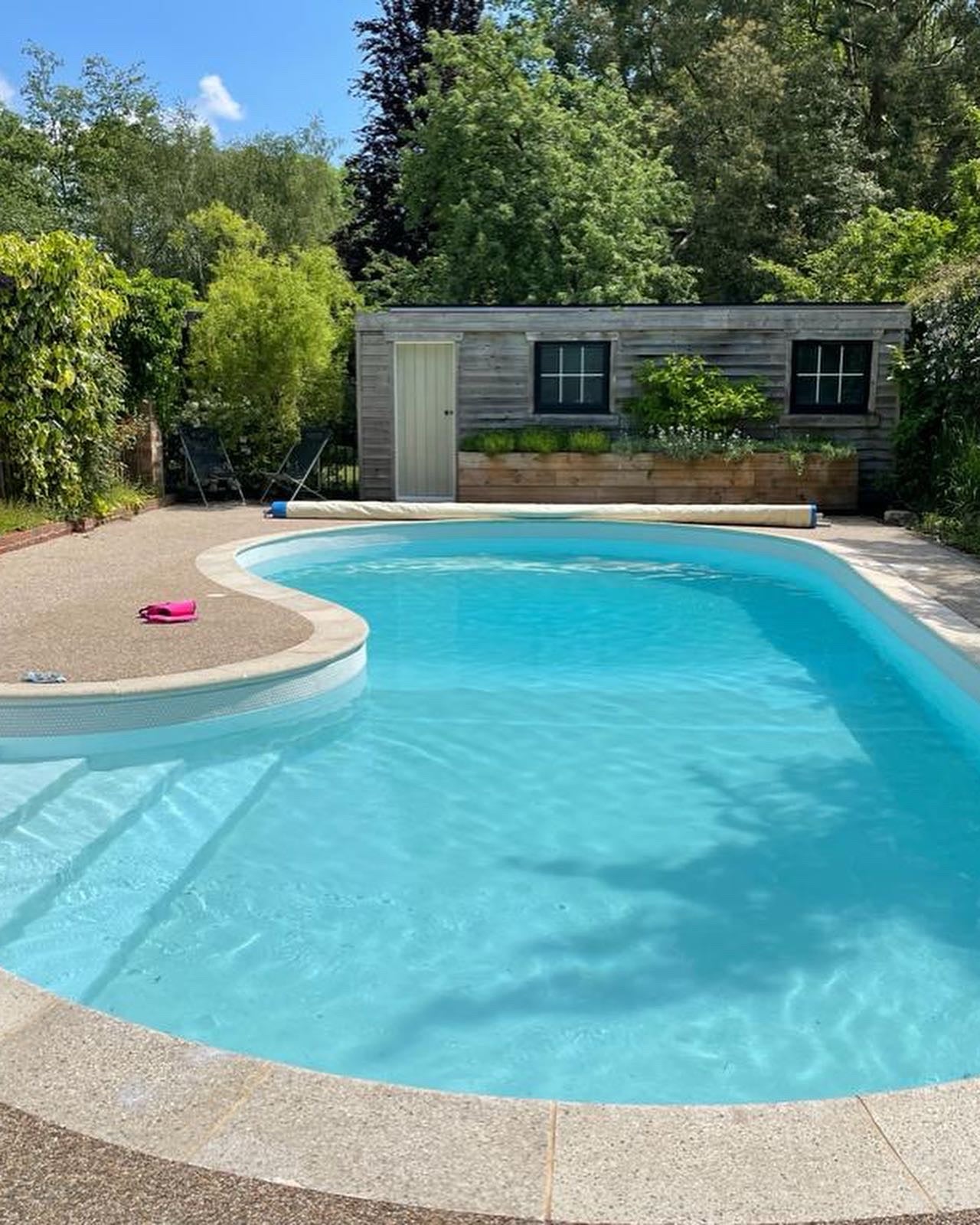 curved swimming pool installation in kent. sevenoaks tunbridge wells hildenborough south london 